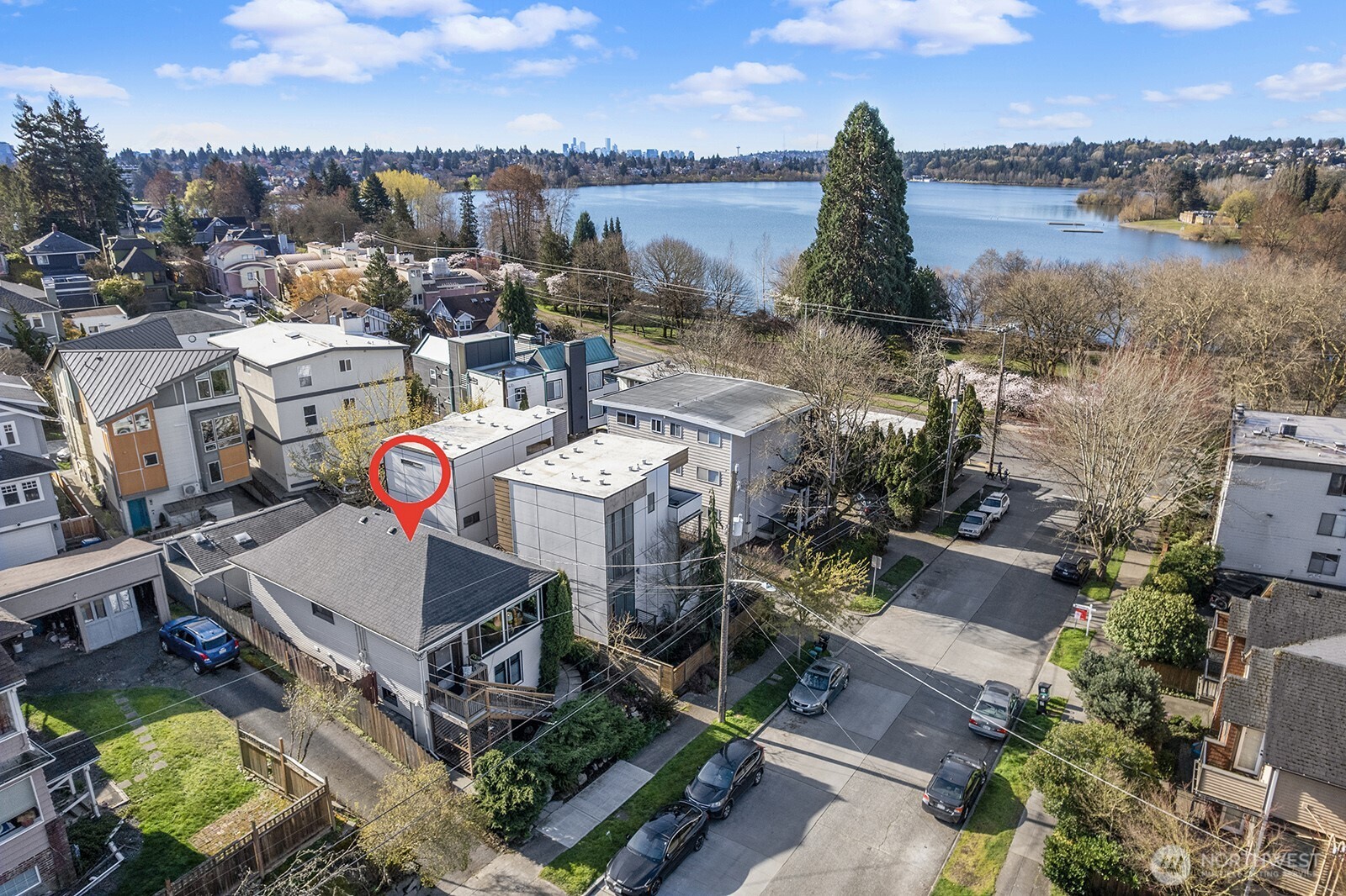 7818 Stroud Avenue North Seattle, WA 98103 - Photo 34 of 35