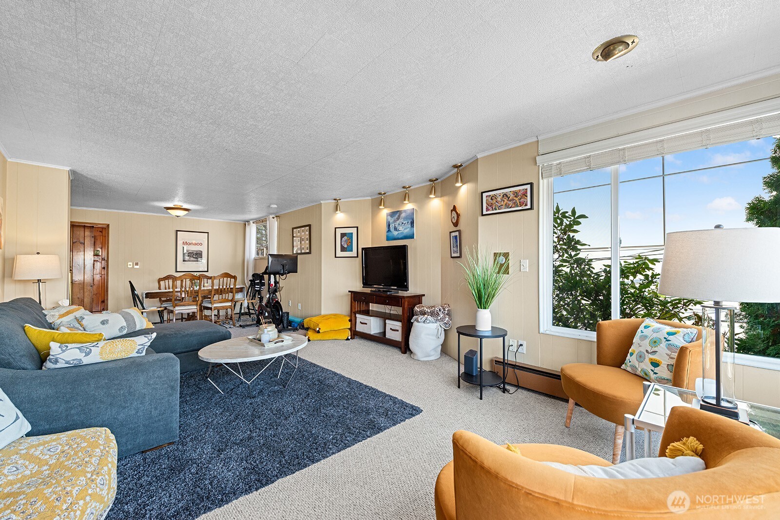 7818 Stroud Avenue North Seattle, WA 98103 - Photo 5 of 35