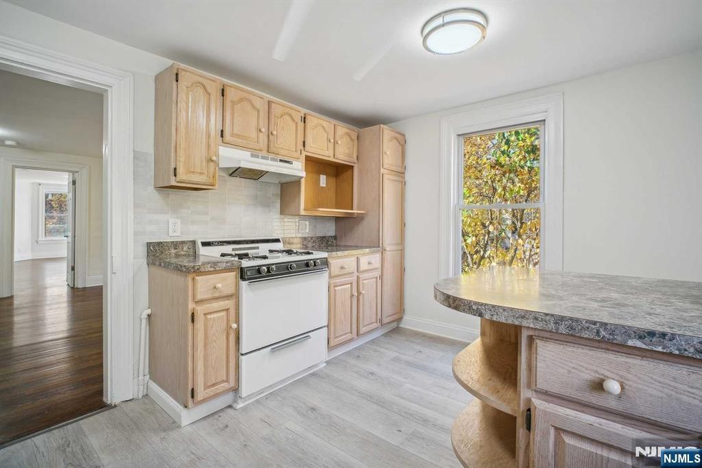 137 Closter Dock Road, Unit 2 Closter, NJ 07624 - Photo 11 of 30