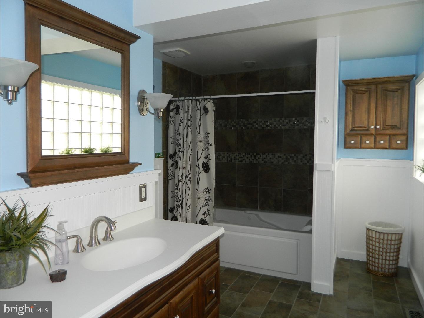 2738 Axe Factory Road Philadelphia, PA 19152 - Photo 11 of 21 Bathroom