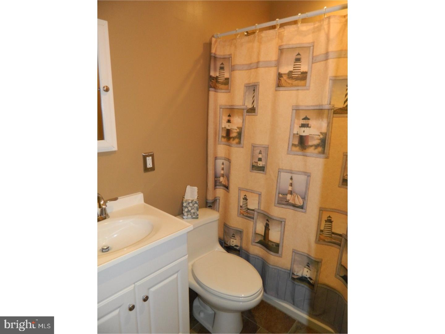 2738 Axe Factory Road Philadelphia, PA 19152 - Photo 16 of 21 Bathroom