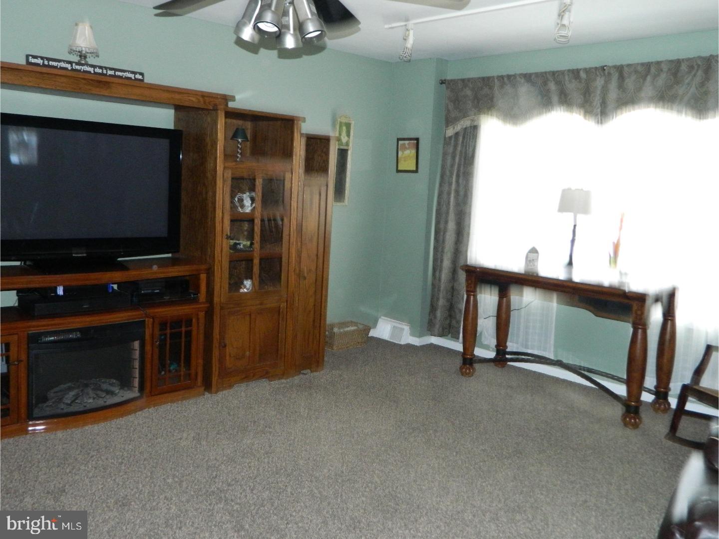 2738 Axe Factory Road Philadelphia, PA 19152 - Photo 3 of 21 Living Room