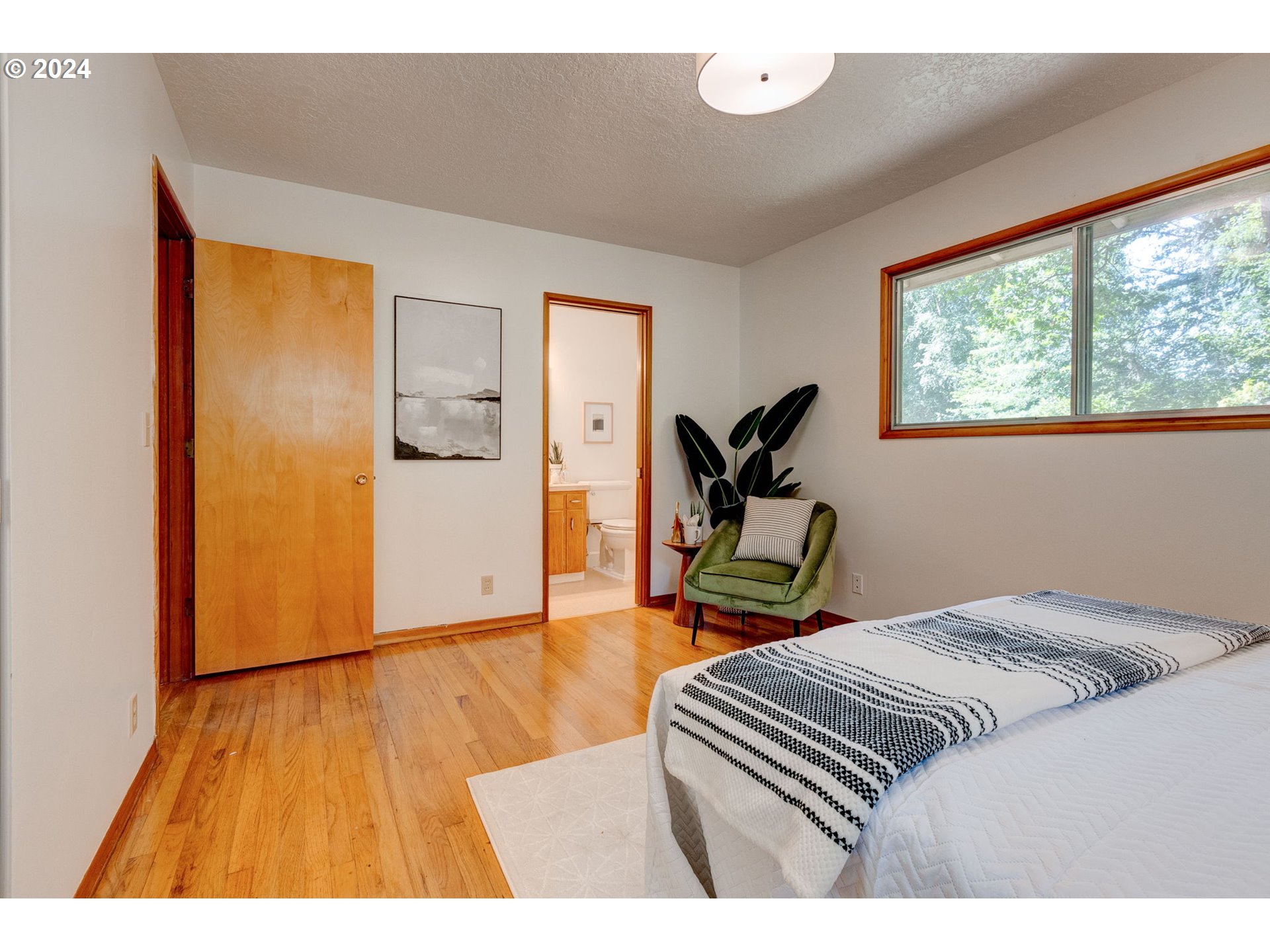 13735 Southwest Hargis Road Beaverton, OR 97008 - Photo 12 of 27 Primary Bedroom