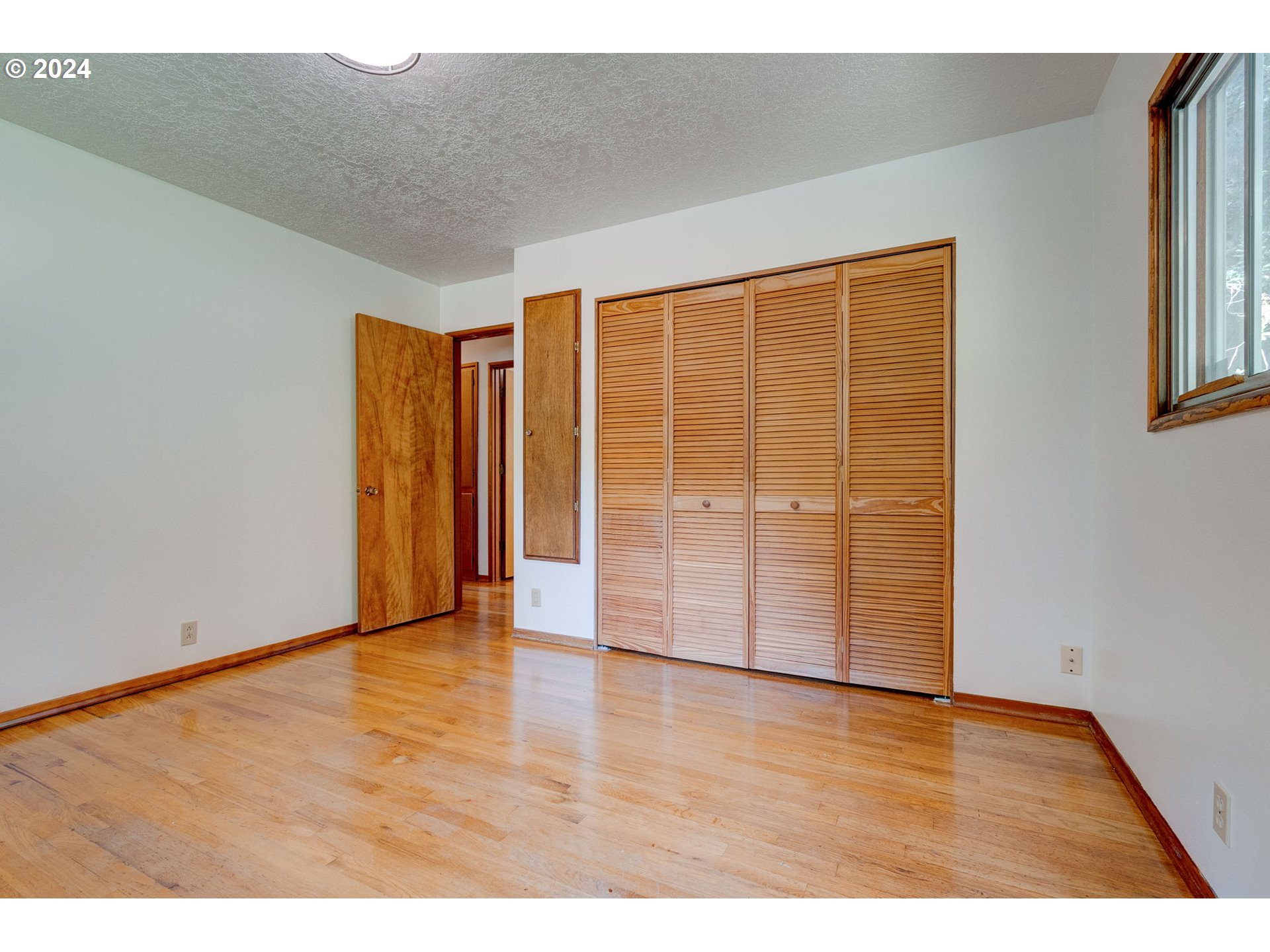 13735 Southwest Hargis Road Beaverton, OR 97008 - Photo 15 of 27 Bedroom