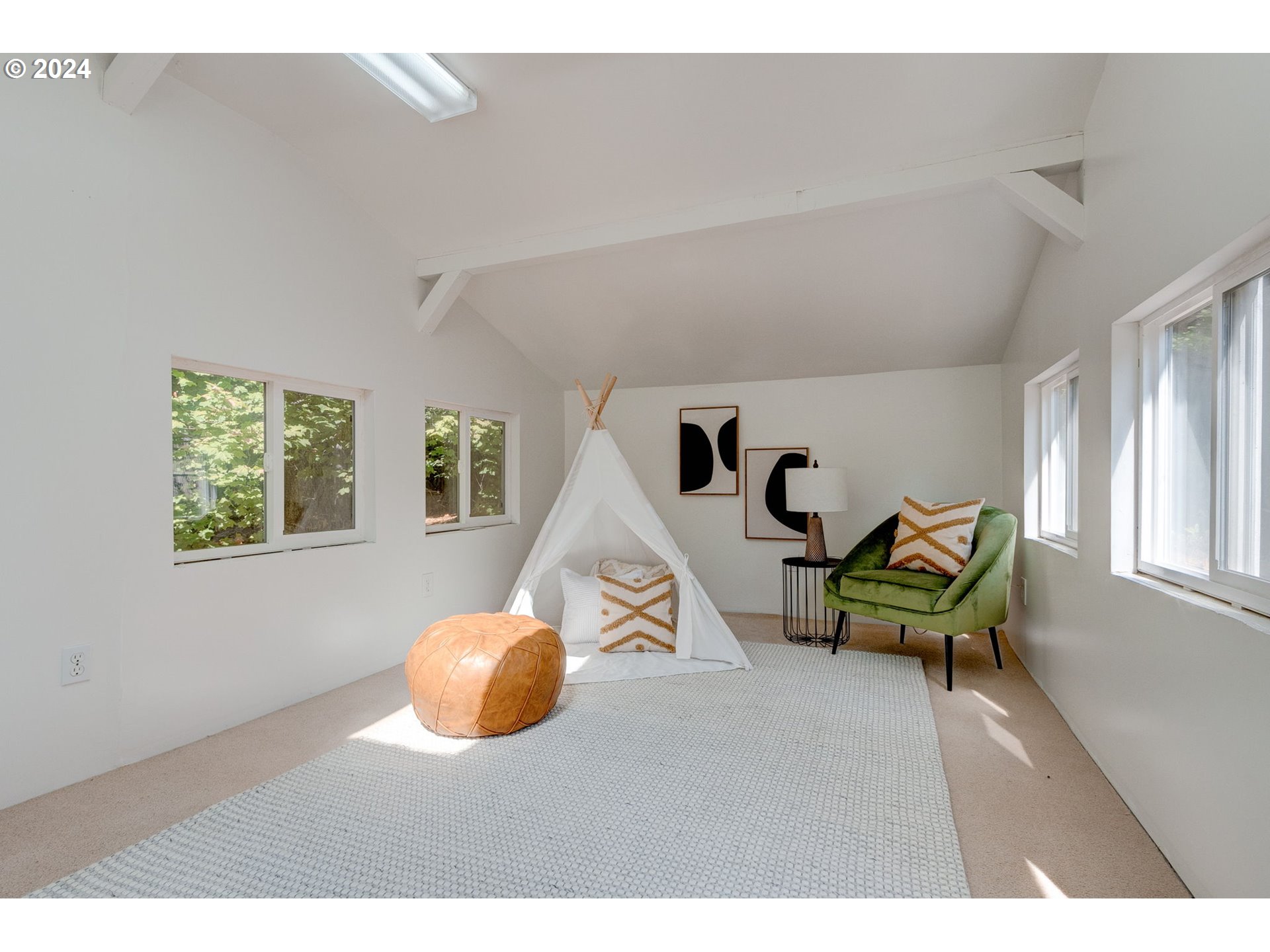 13735 Southwest Hargis Road Beaverton, OR 97008 - Photo 19 of 27 Studio