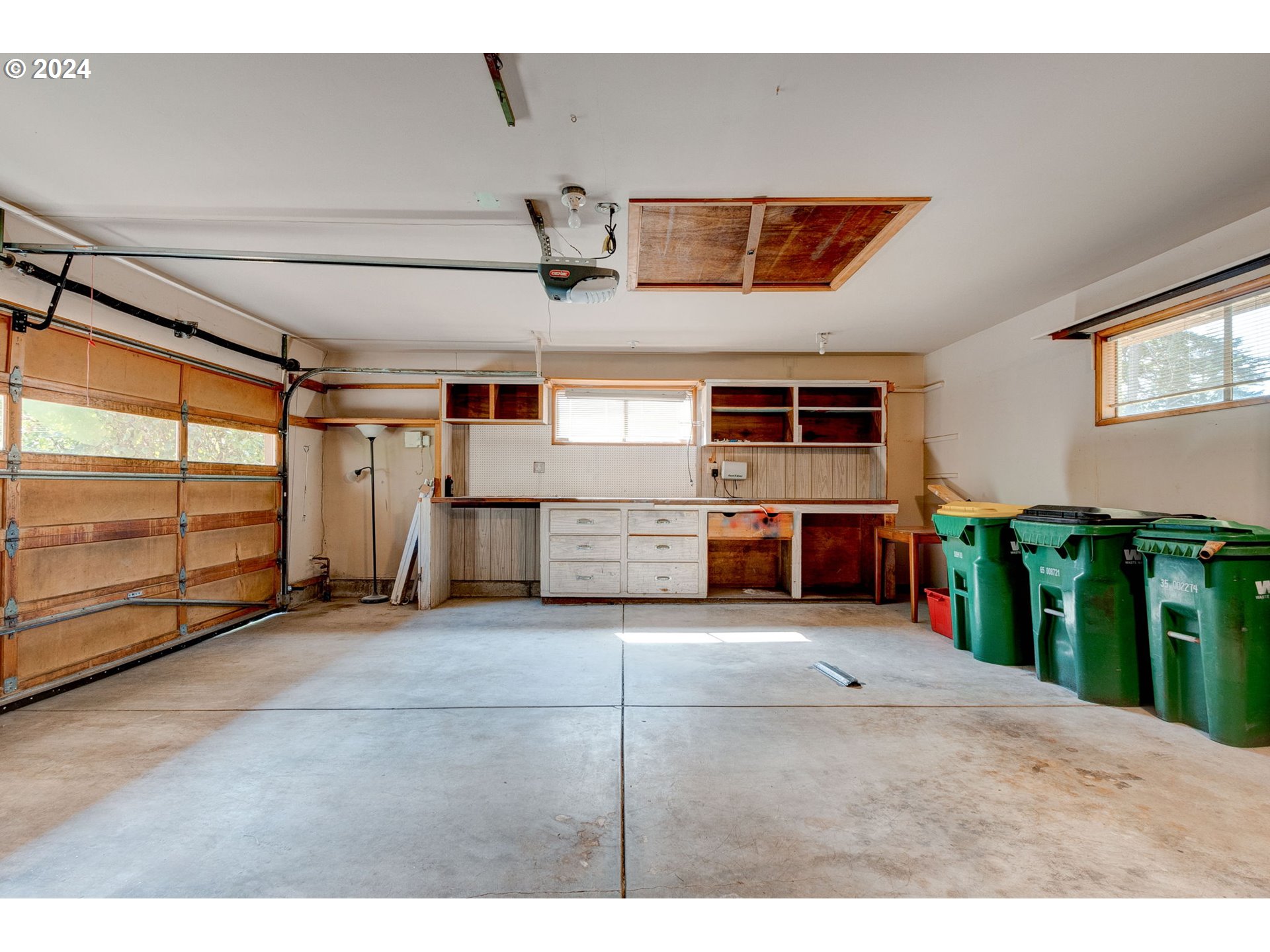 13735 Southwest Hargis Road Beaverton, OR 97008 - Photo 21 of 27 Garage