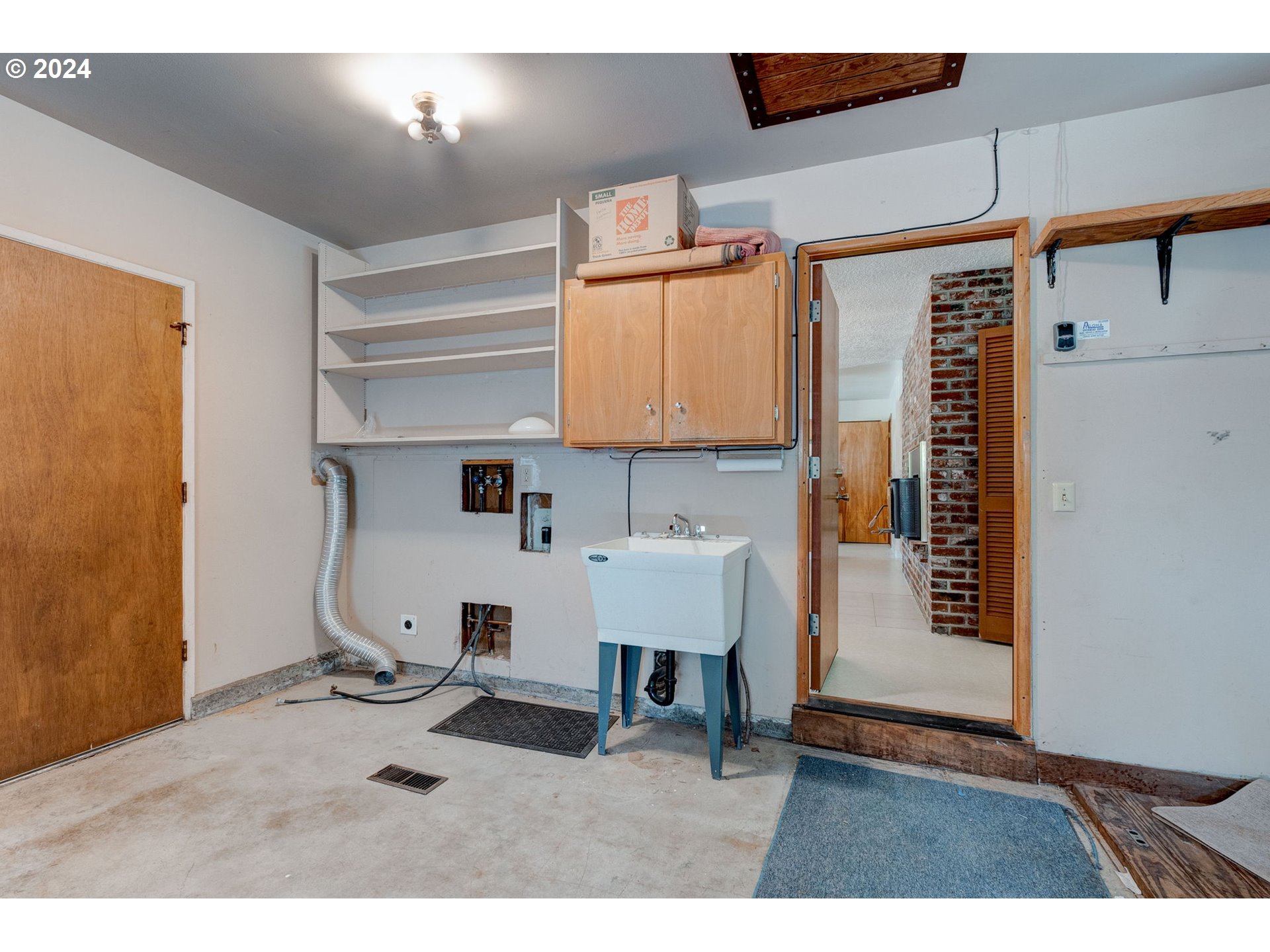 13735 Southwest Hargis Road Beaverton, OR 97008 - Photo 22 of 27 Garage