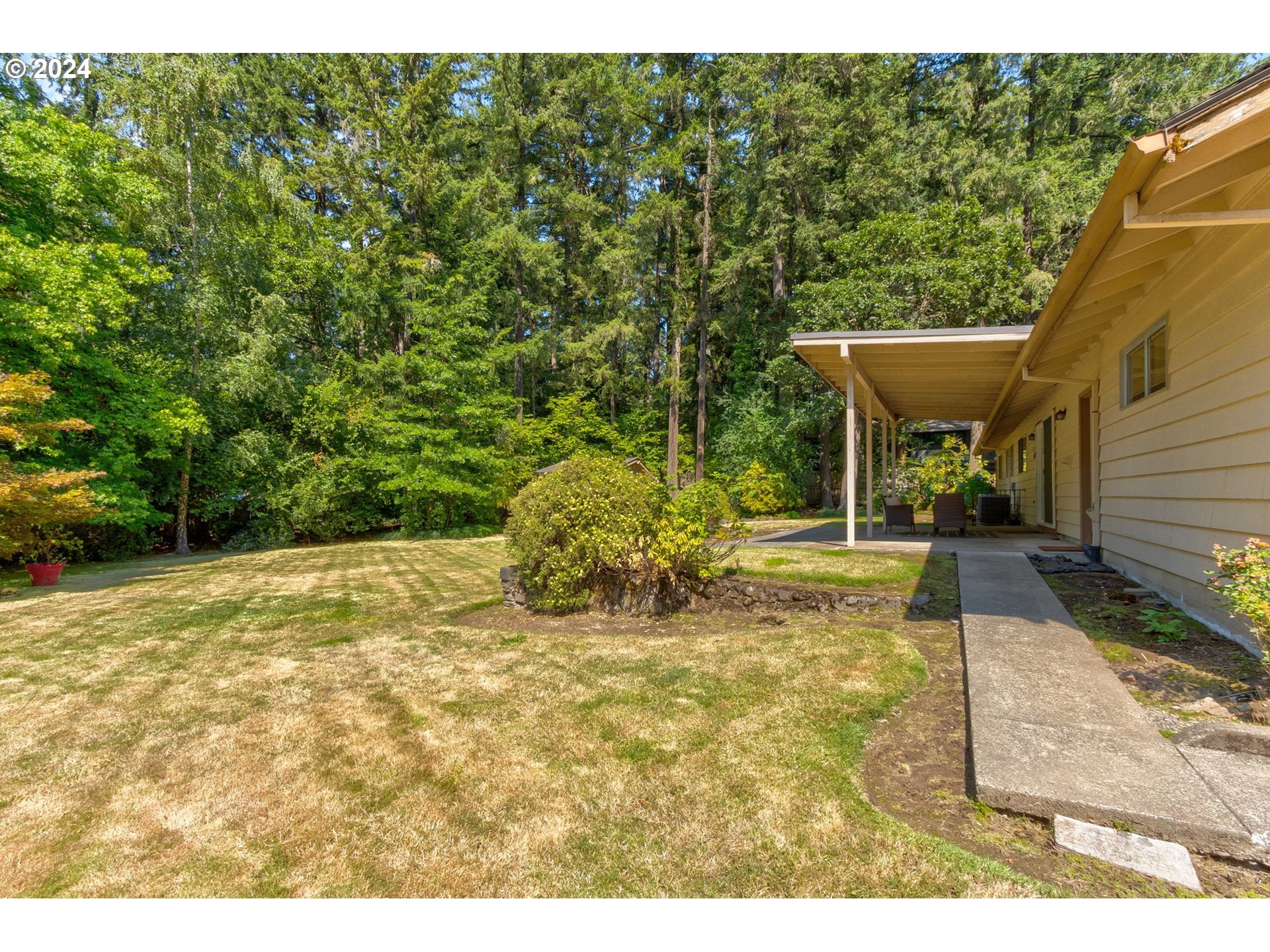 13735 Southwest Hargis Road Beaverton, OR 97008 - Photo 25 of 27 Backyard