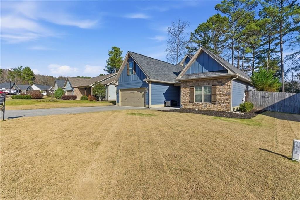 59 Round Rock Circle Northeast Rome, GA 30161 - Photo 2 of 46 front view of a house with a yard