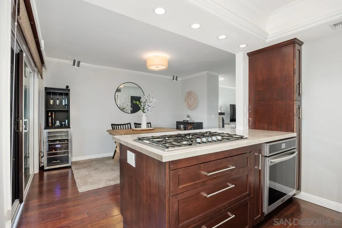 960 Intrepid Court Del Mar, CA 92014 - Photo 3 of 32