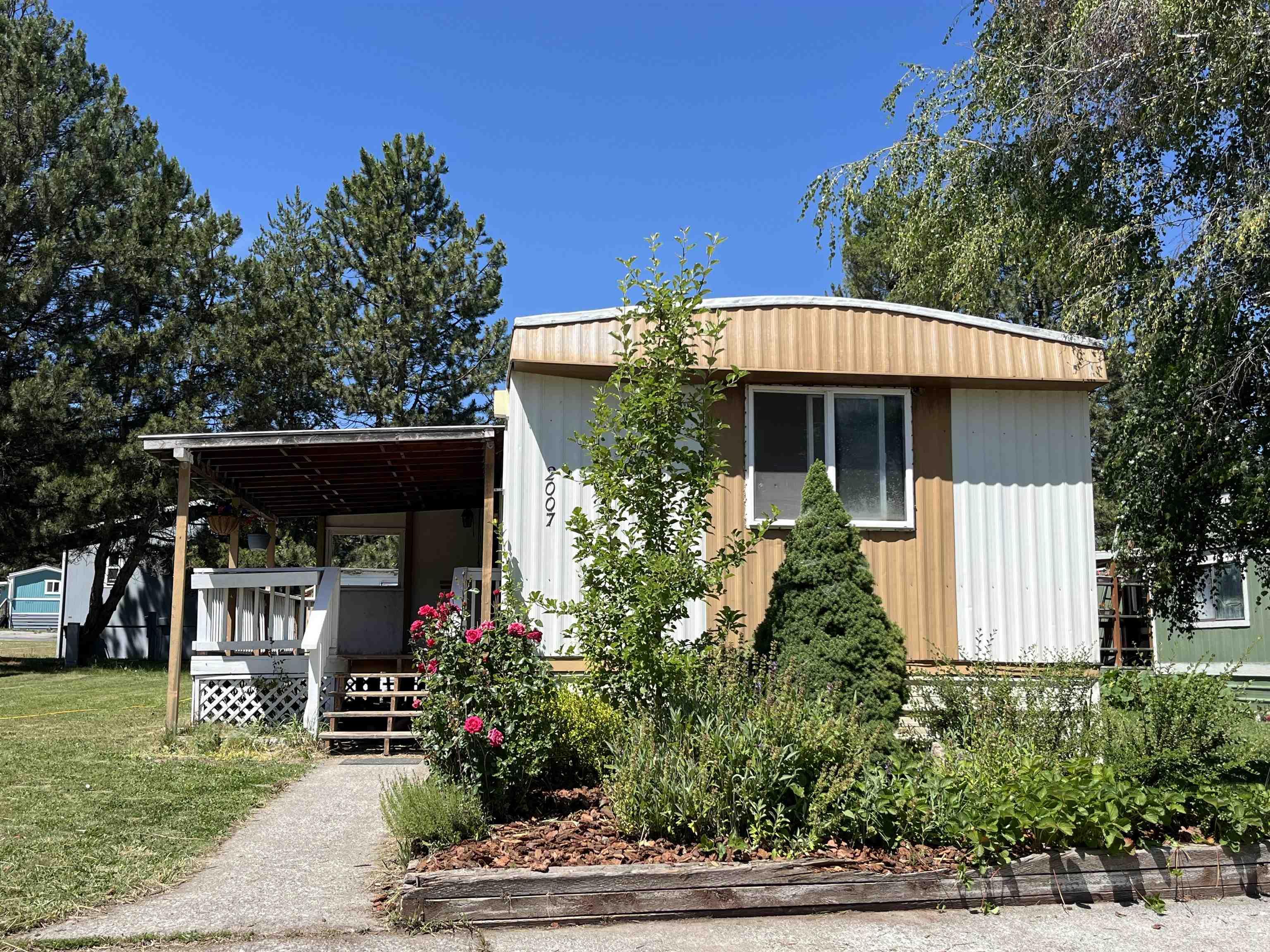 View of front of home with a front lawn