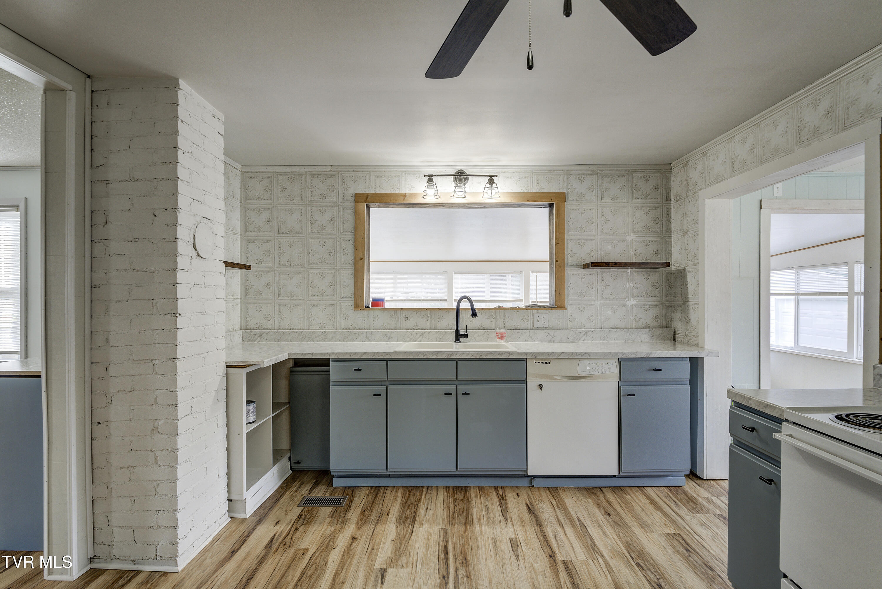 121 Smith Avenue Erwin, TN 37650 - Photo 6 of 38 Smith2-3