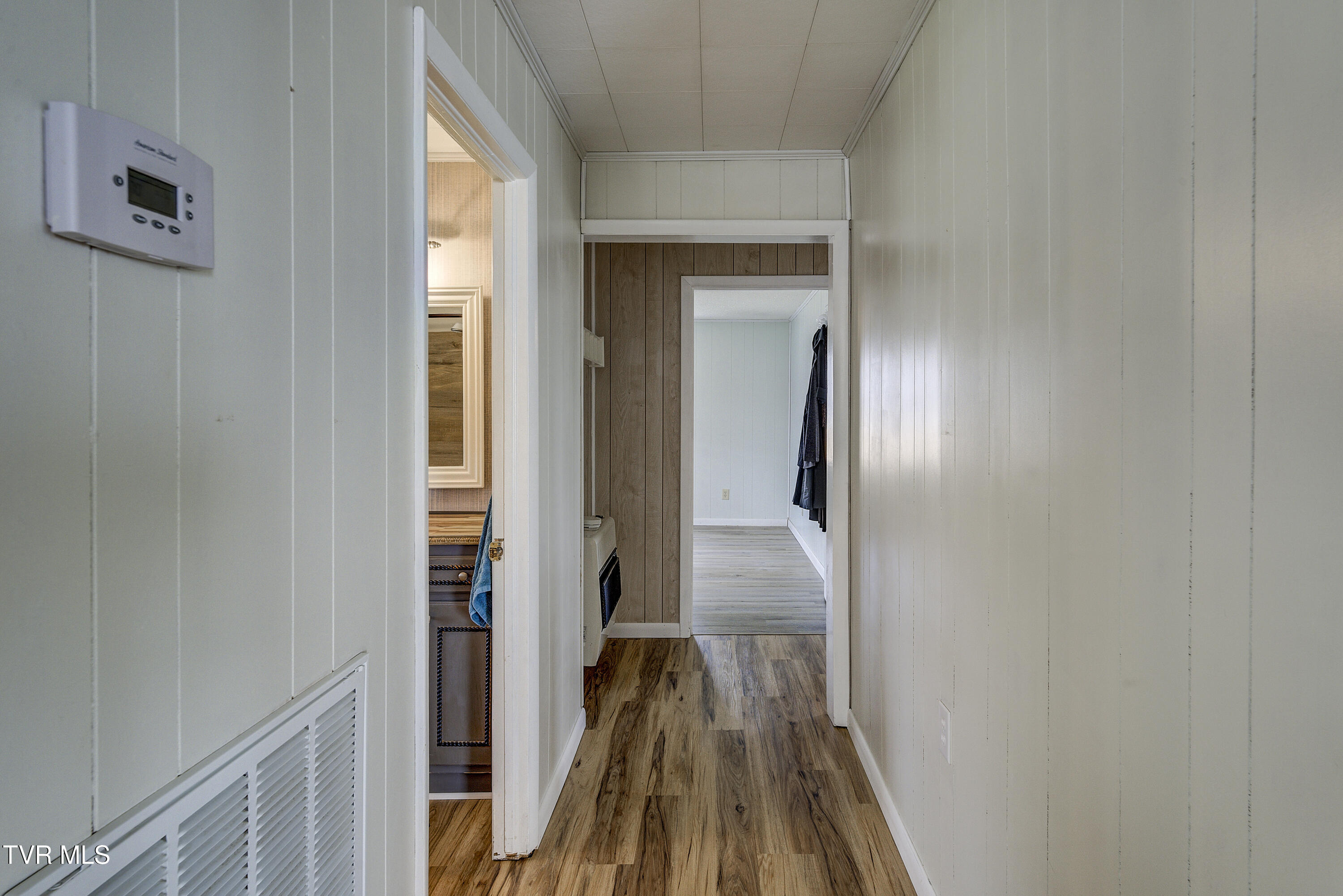 121 Smith Avenue Erwin, TN 37650 - Photo 8 of 38 Smith2-5