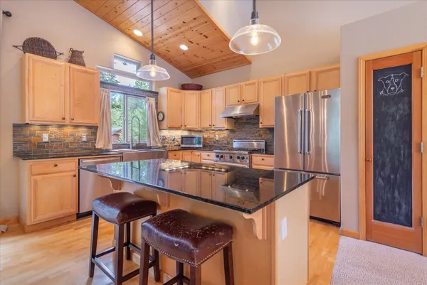 $1,399,000 | 11975 Brookstone Drive, Truckee, CA 96161