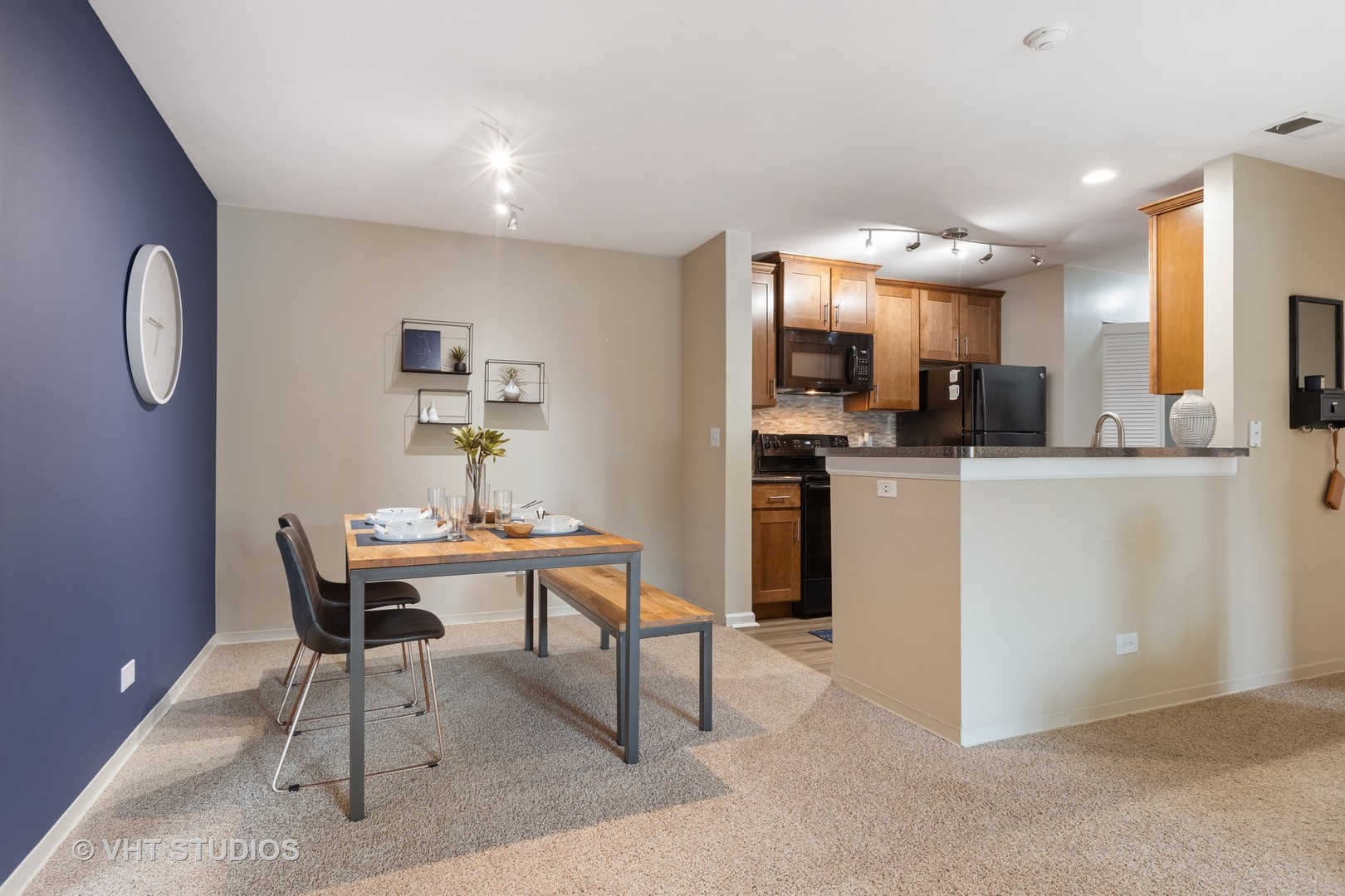 26 Sterling Circle, Unit 108 Wheaton, IL 60189 - Photo 13 of 40 a view of a dining room with furniture and a kitchen