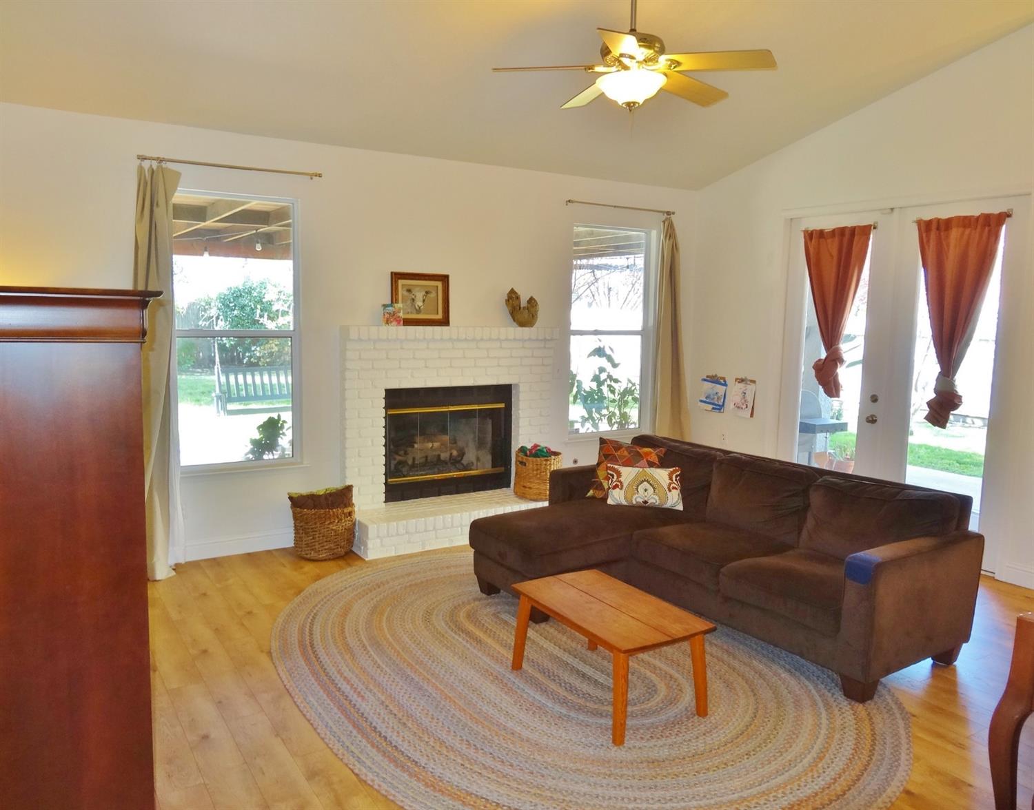 259 West Huntsman Avenue Reedley, CA 93654 - Photo 8 of 48 Gallery Image 8