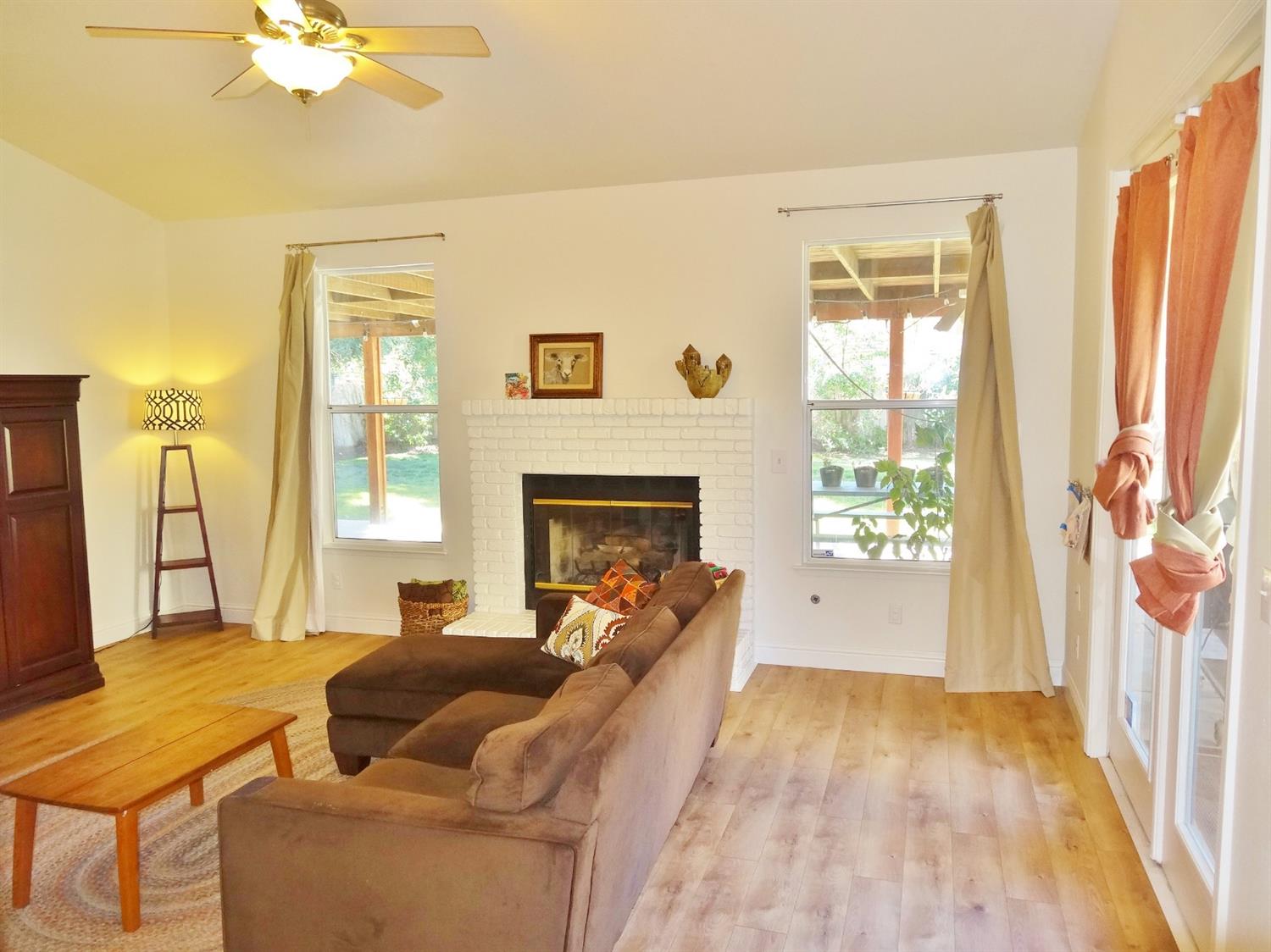 259 West Huntsman Avenue Reedley, CA 93654 - Photo 9 of 48 Gallery Image 9