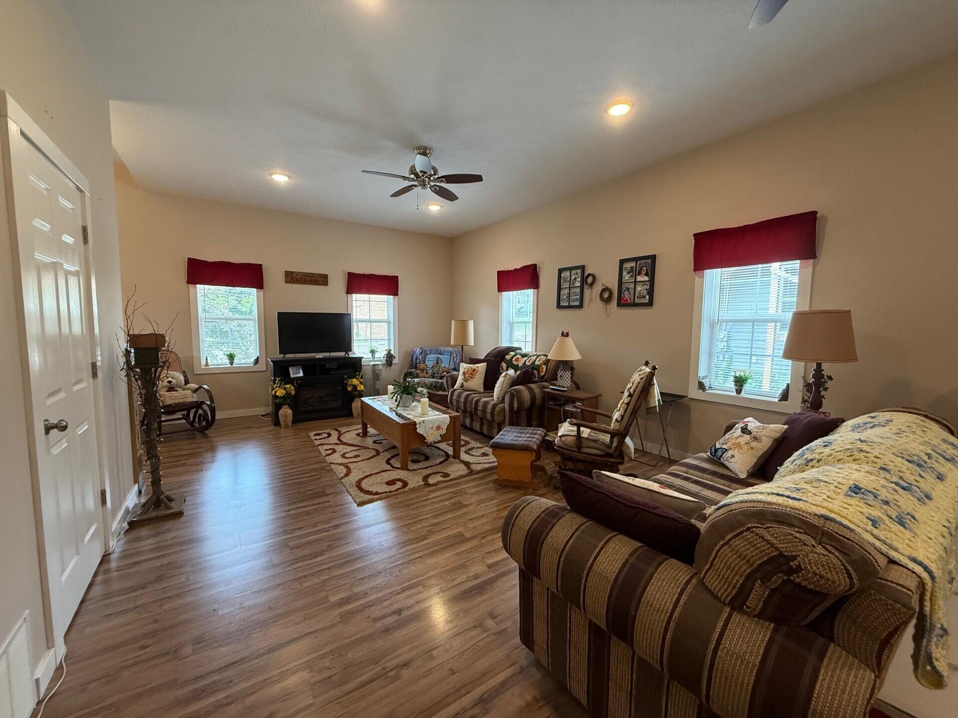 603 South George Street Ludington, MI 49431 - Photo 6 of 23 Living Room