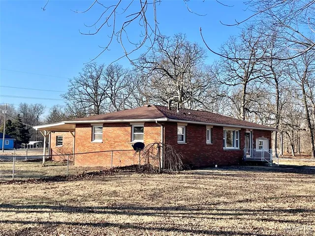 $90,000 | 704 North Sawyer Street, Wilsonville, IL 62093