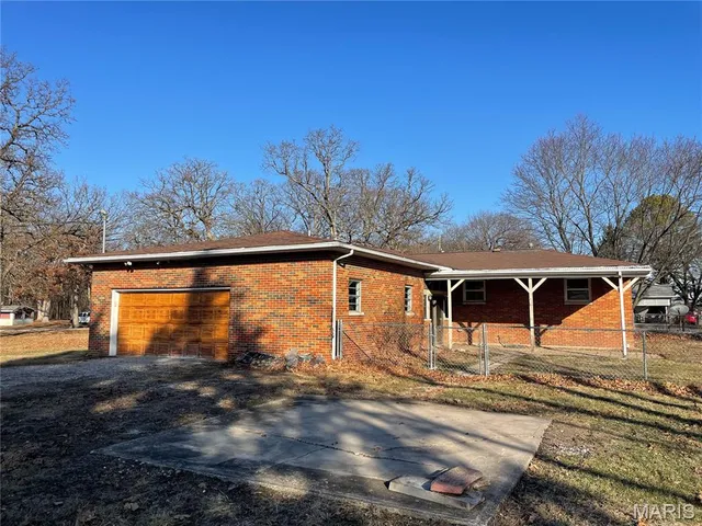 $90,000 | 704 North Sawyer Street, Wilsonville, IL 62093