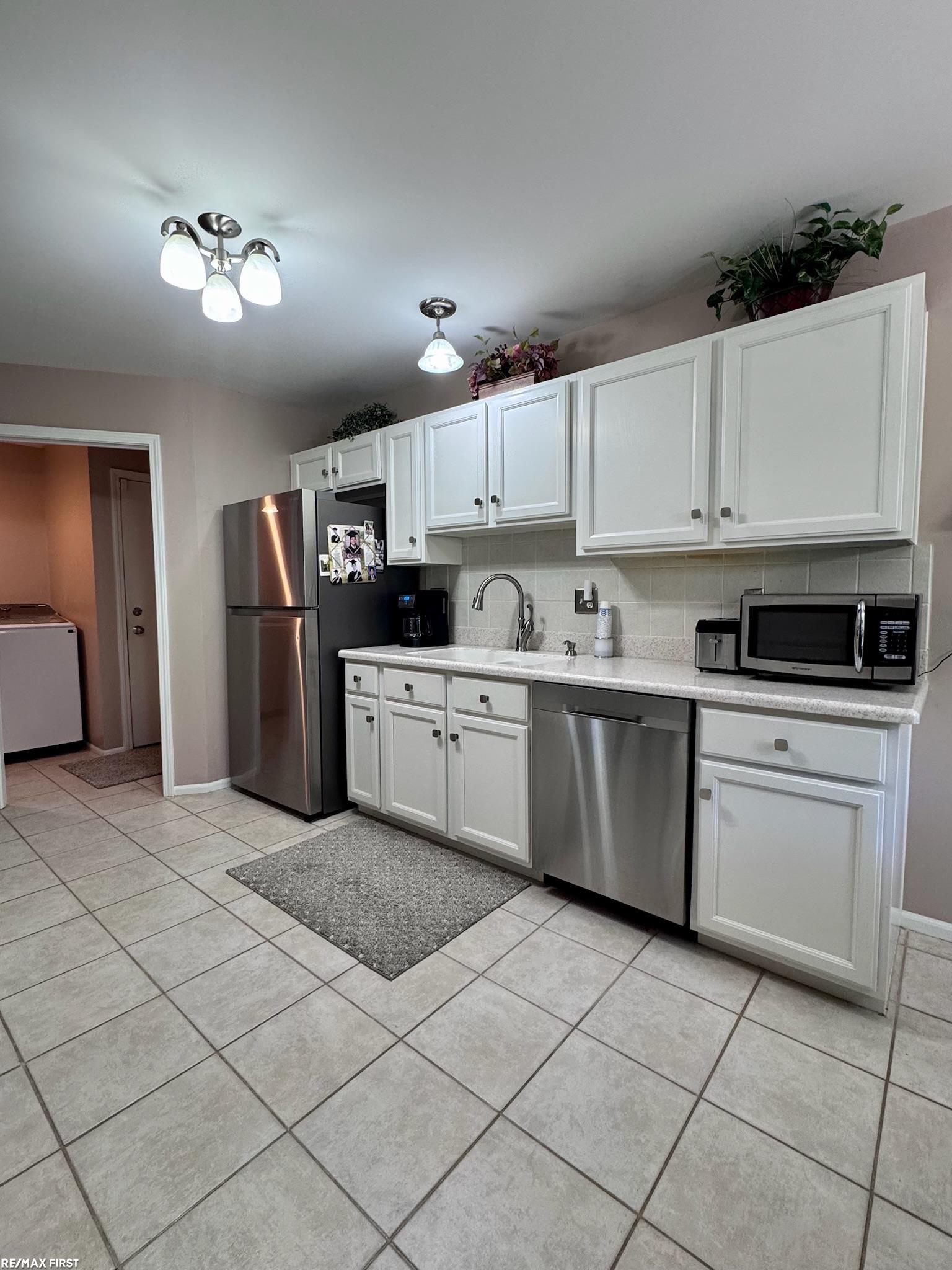 15330 Pebble Pointe Court Clinton Township, MI 48038 - Photo 11 of 33 50212419-BB996E9B-4181-47BD-B913-7F5F49BC5F72.JPG