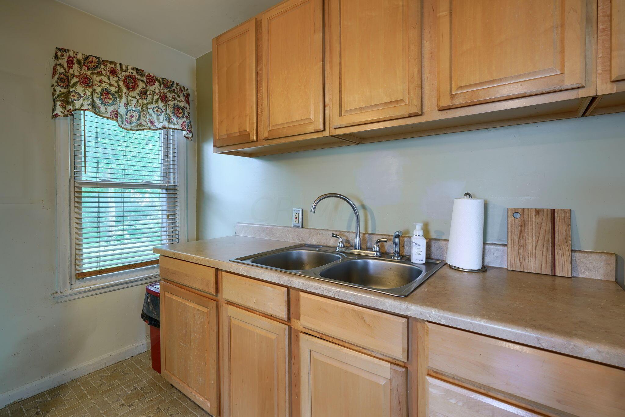 3258 Maize Road Columbus, OH 43224 - Photo 15 of 35 Kitchen