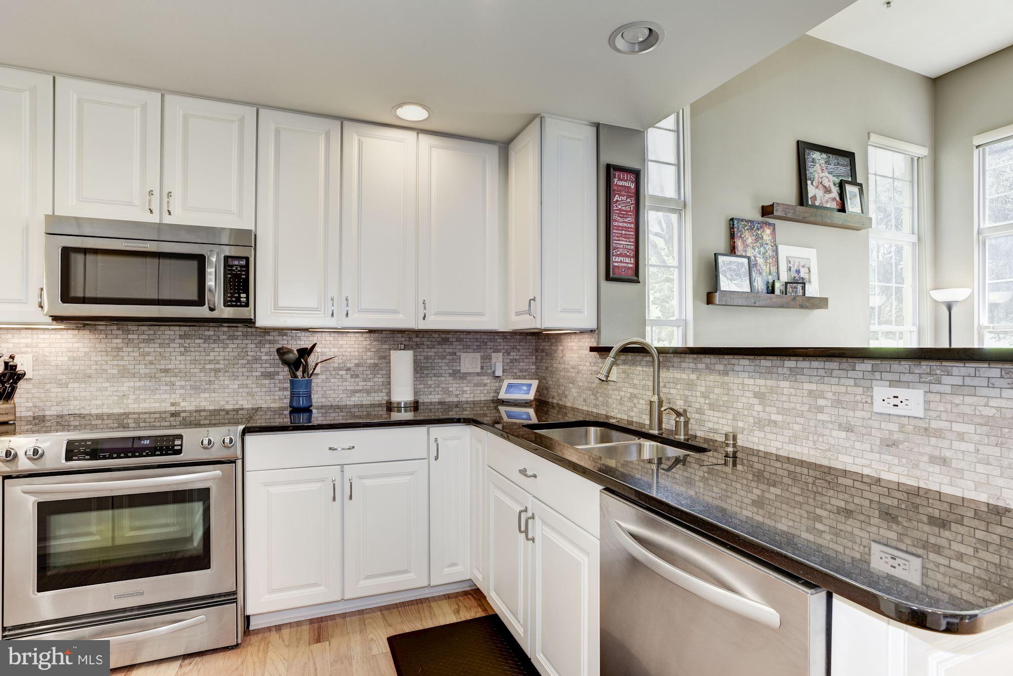 12085 Trumbull Way, Unit 20851 Reston, VA 20190 - Photo 11 of 32 Custom cabinets