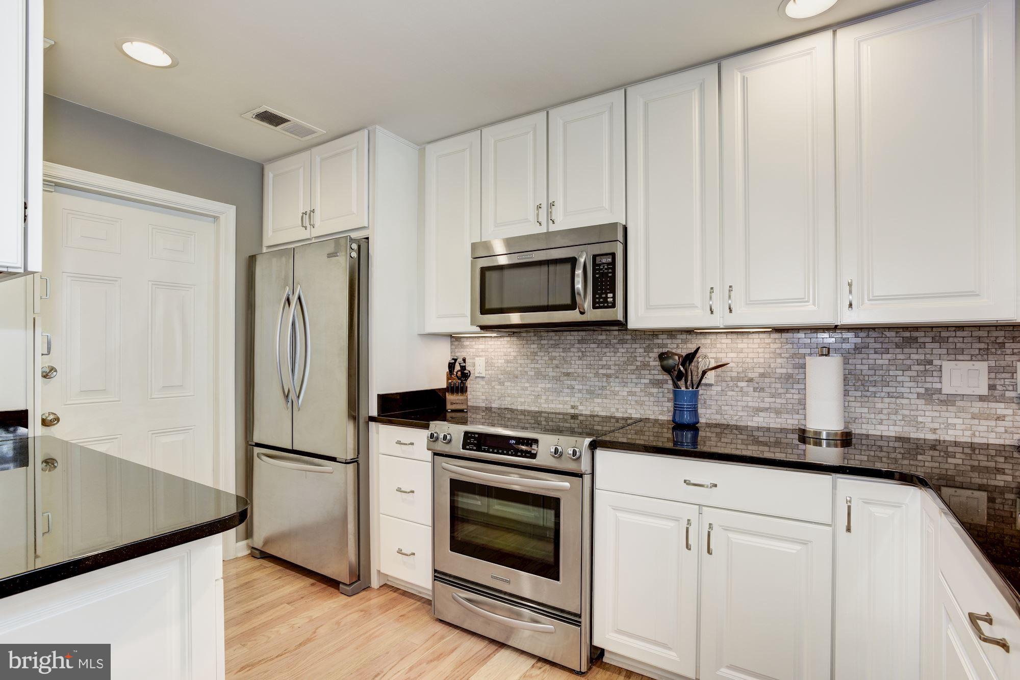 12085 Trumbull Way, Unit 20851 Reston, VA 20190 - Photo 12 of 32 Stainless Steel appliances