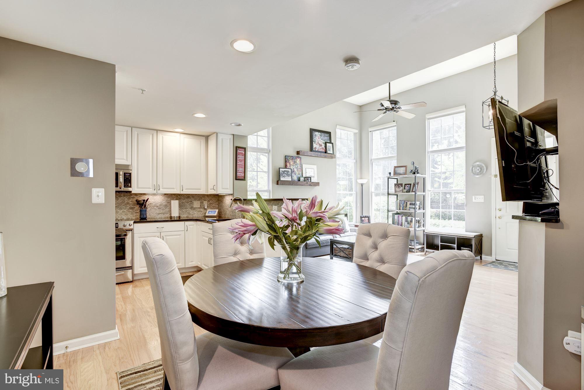 12085 Trumbull Way, Unit 20851 Reston, VA 20190 - Photo 8 of 32 Delightful dining area
