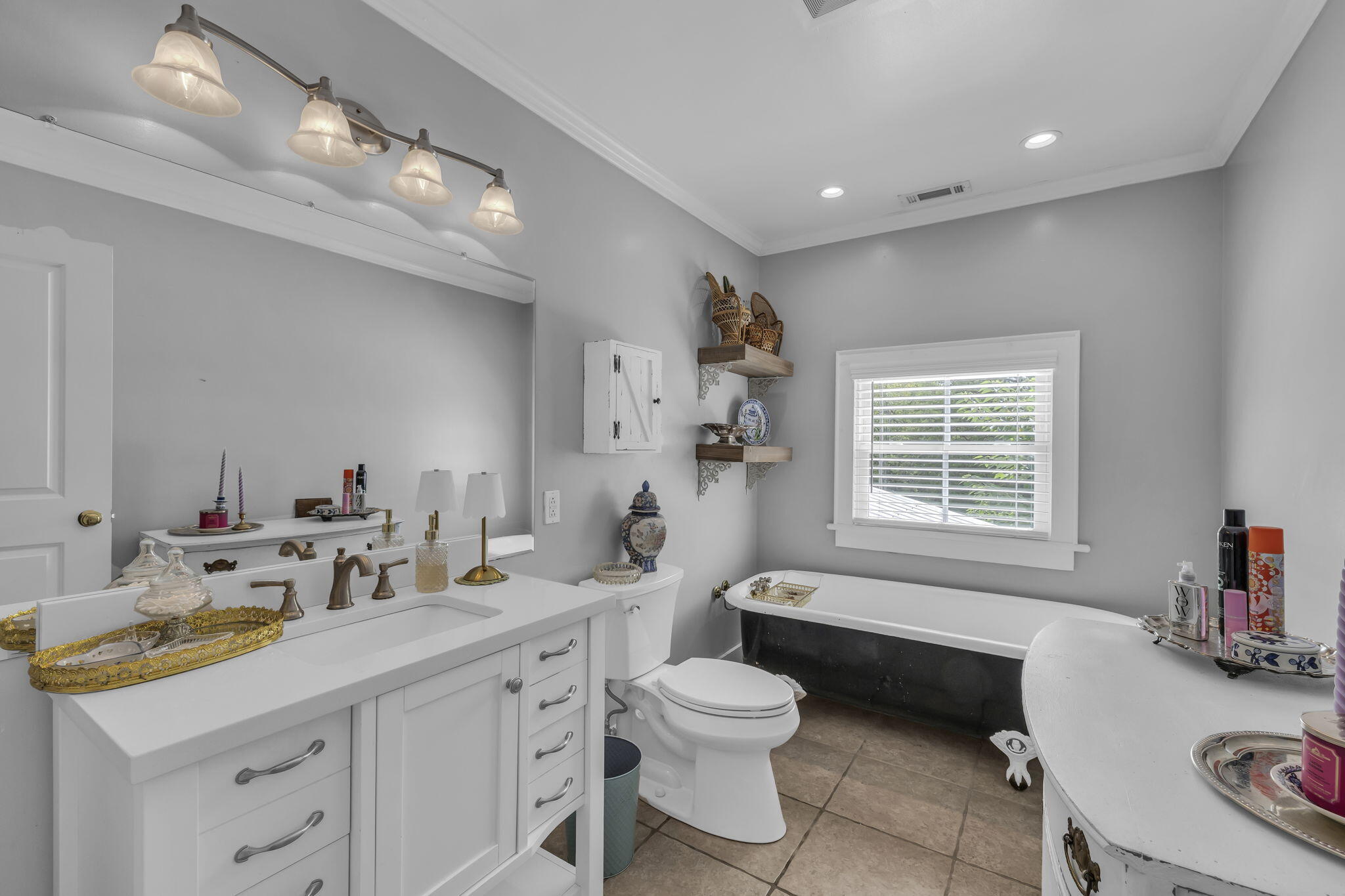 680 Glass Mill Road Chickamauga, GA 30707 - Photo 72 of 91 Clawfoot Tub Full Bathroom