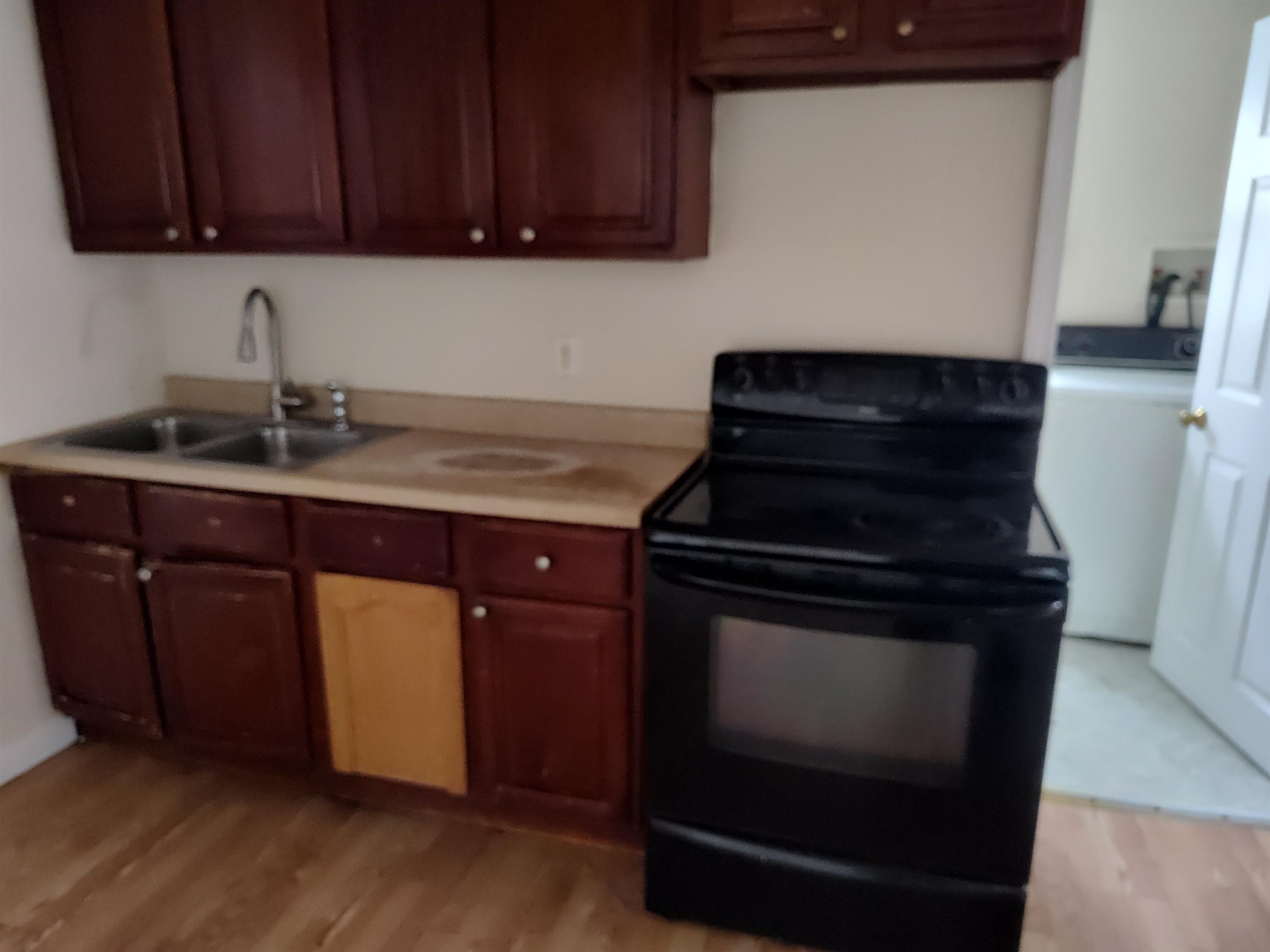 426 Manchester Street Manchester, NH 03103 - Photo 7 of 14