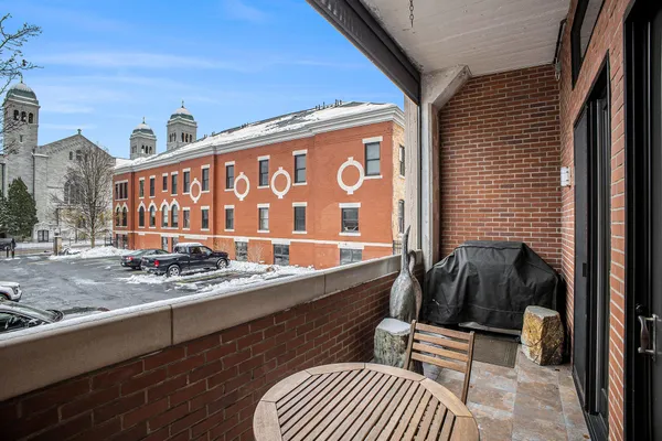 $335,000 | 109 West Washington Avenue, Unit 8, Jackson, MI 49201