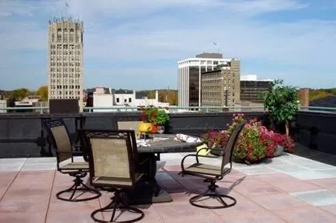 $349,900 | 109 West Washington Avenue, Unit 8, Jackson, MI 49201