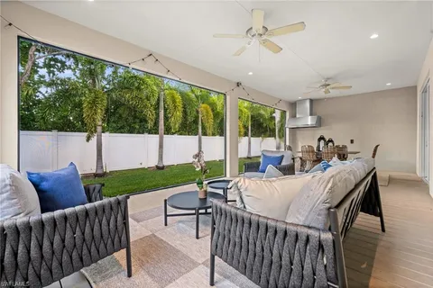 $1,900,000 | 2499 10th Street North, Naples, FL 34103