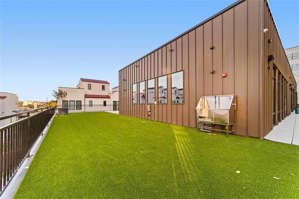 1900 South Ervay Street, Unit 508 Dallas, TX 75215 - Photo 37 of 39 a view of outdoor space and yard