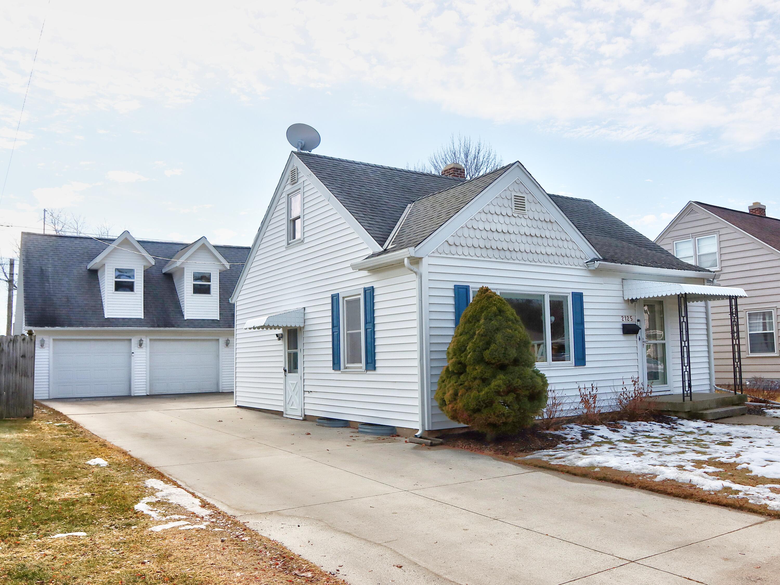 2125 Fairmont Street Manitowoc, WI 54220 - Photo 1 of 1 Exceptional home