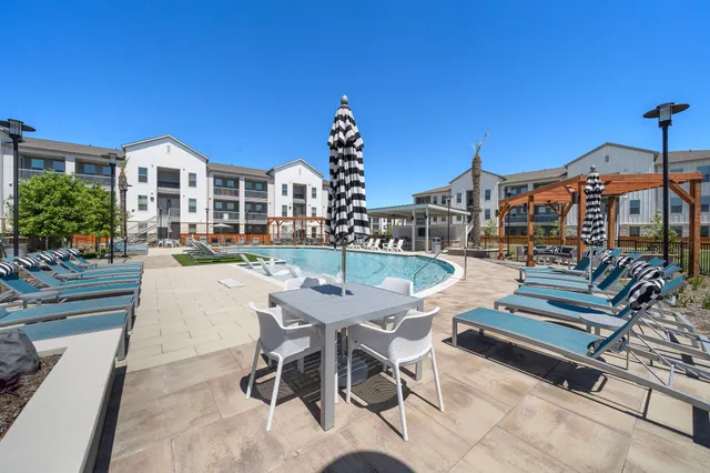 $1,650 | 650 Sgt Ed Holcomb Boulevard North, Unit 2B7102, Conroe, TX 77304