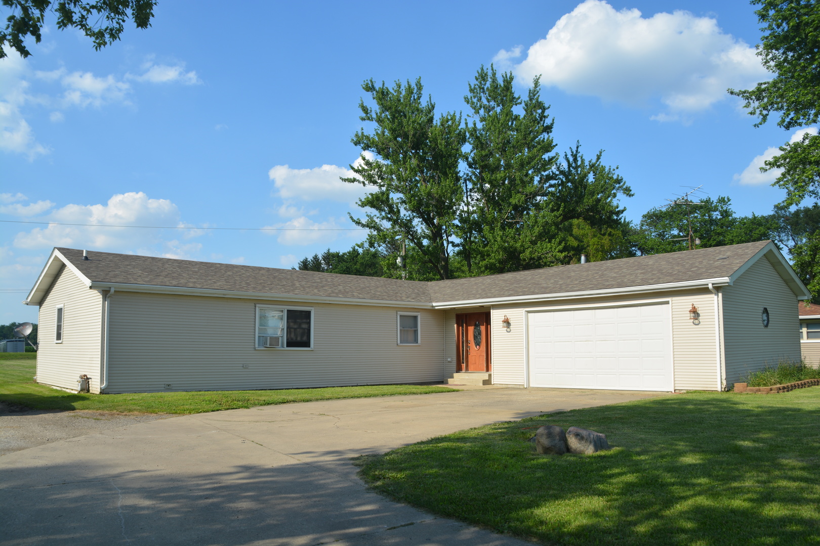 1715 West 2000S Road Kankakee, IL 60901 - Photo 1 of 6