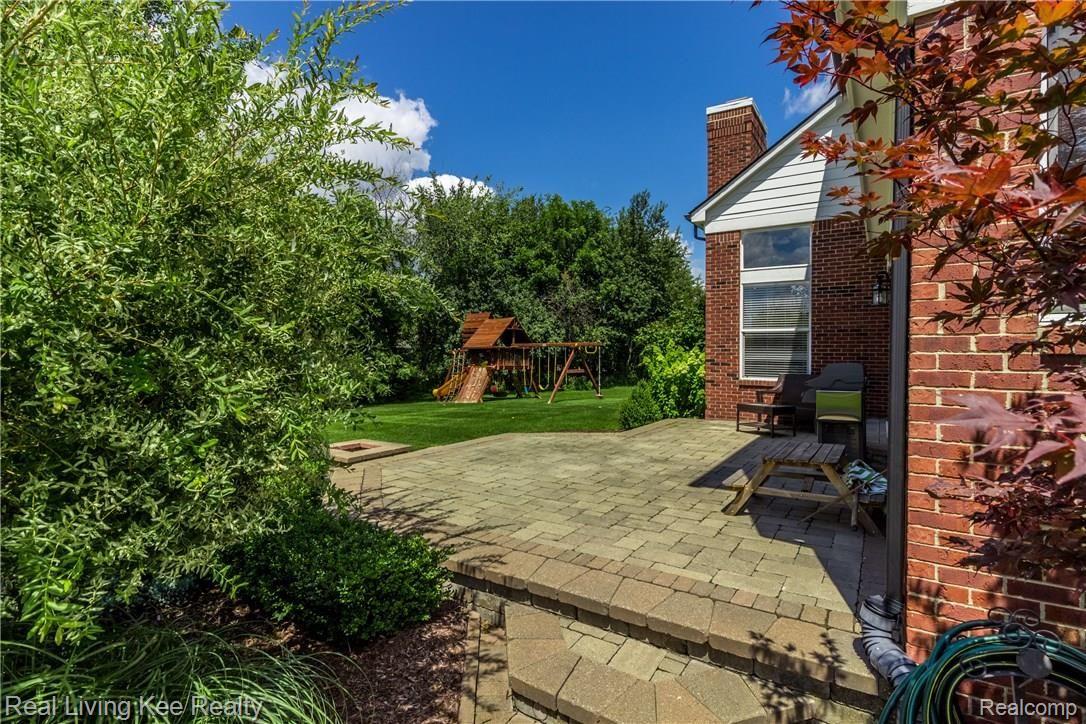 4140 Plum Lane Rochester, MI 48306 - Photo 6 of 57 Exteriors 9.jpg