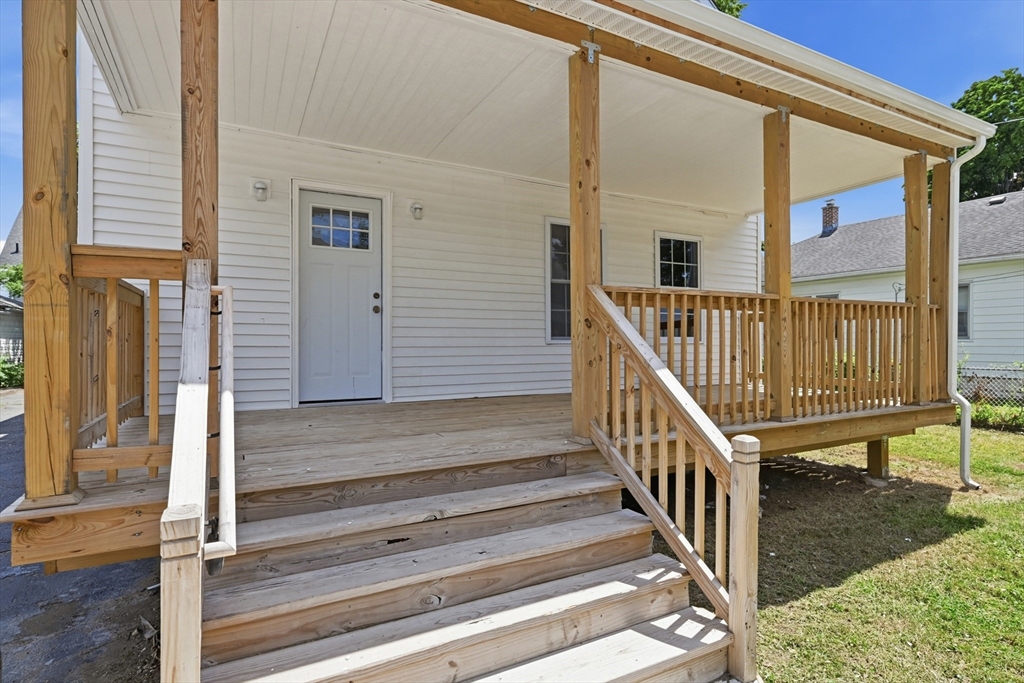 53 Devens Street Springfield, MA 01151 - Photo 4 of 40