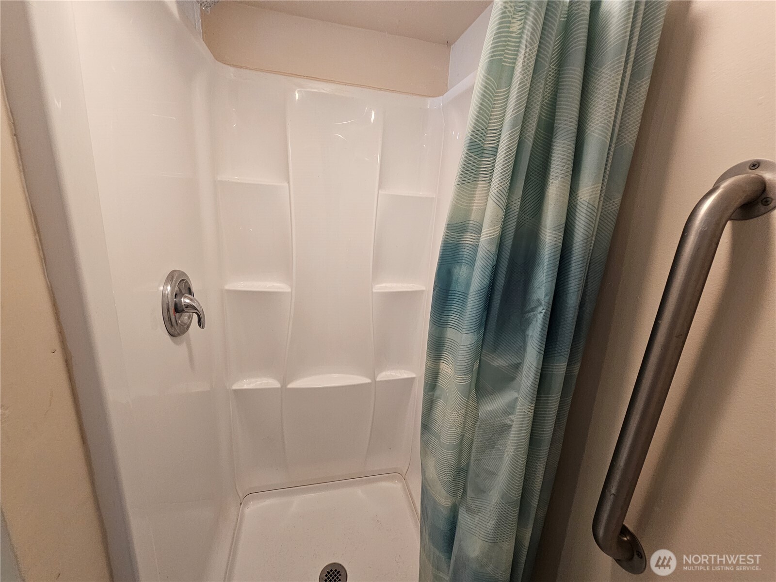 1210 Stella Road Longview, WA 98632 - Photo 18 of 28 a bathroom with a shower