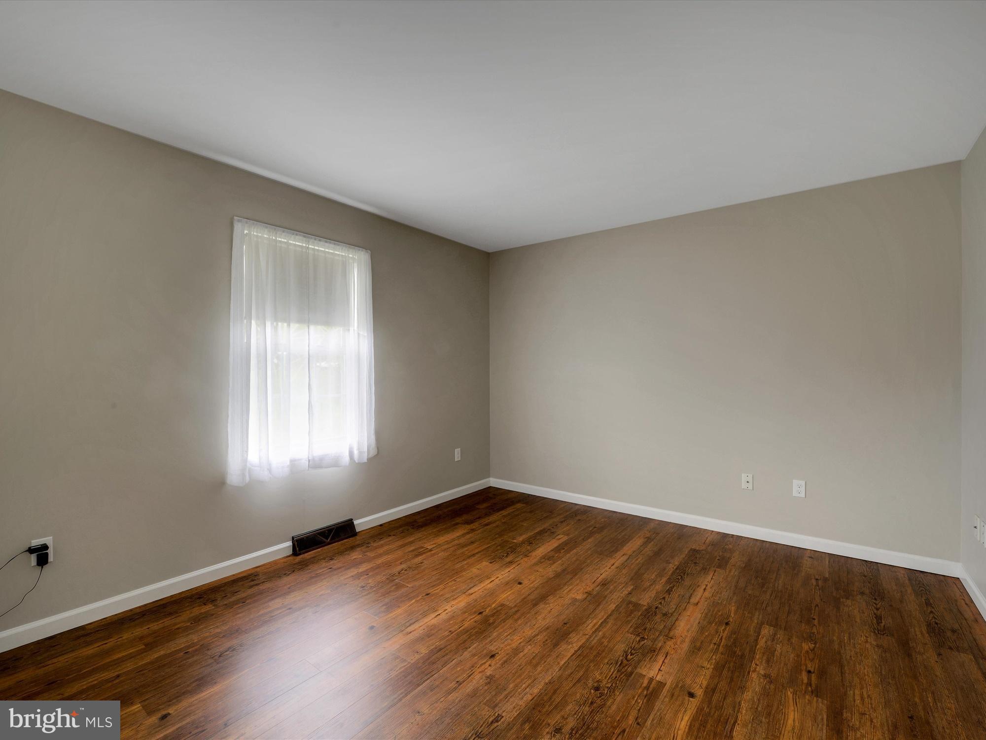 75 Pelham Rd T602 Reinholds, PA 17569 - Photo 12 of 24 Main Floor family room V1