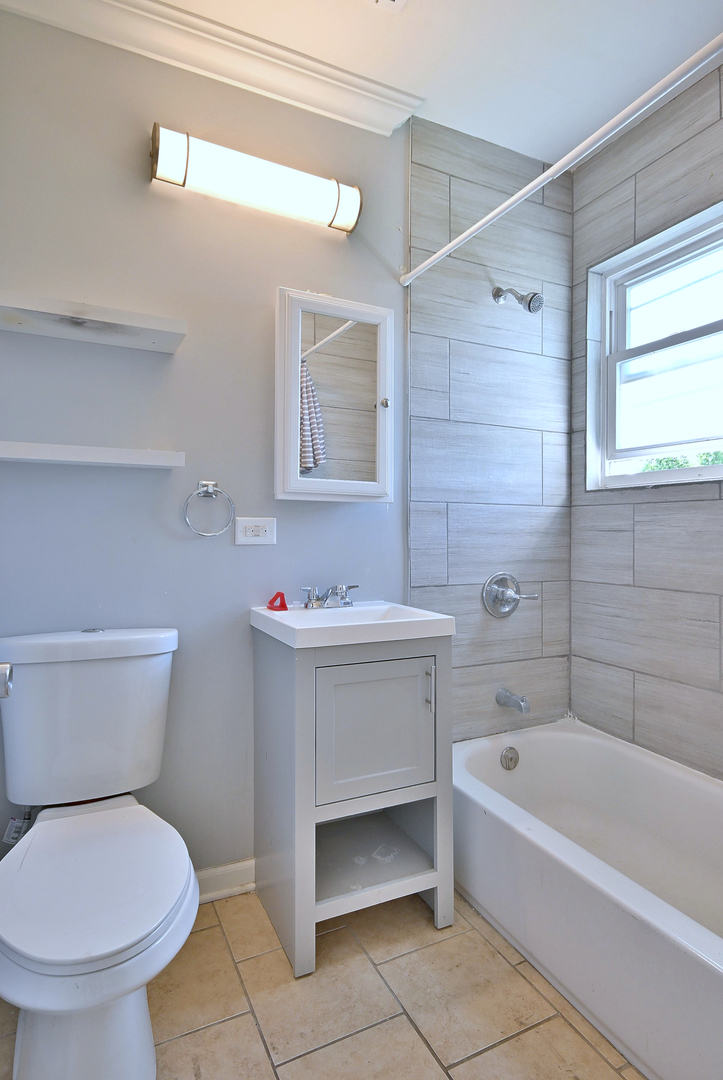 5125 South Elizabeth Street Chicago, IL 60609 - Photo 29 of 61 a bathroom with a sink a toilet and bathtub