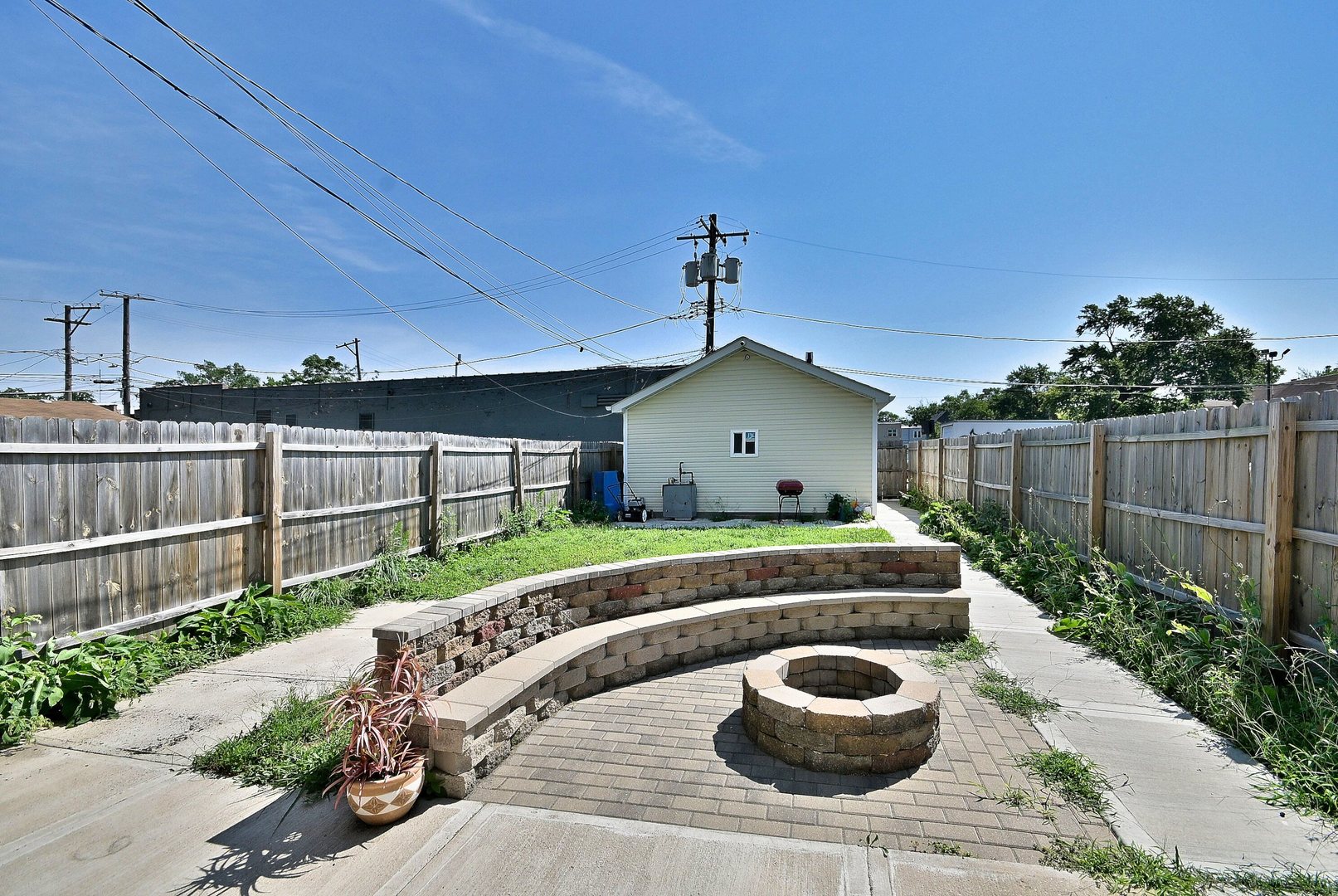 5125 South Elizabeth Street Chicago, IL 60609 - Photo 8 of 61 a front view of a house with garden