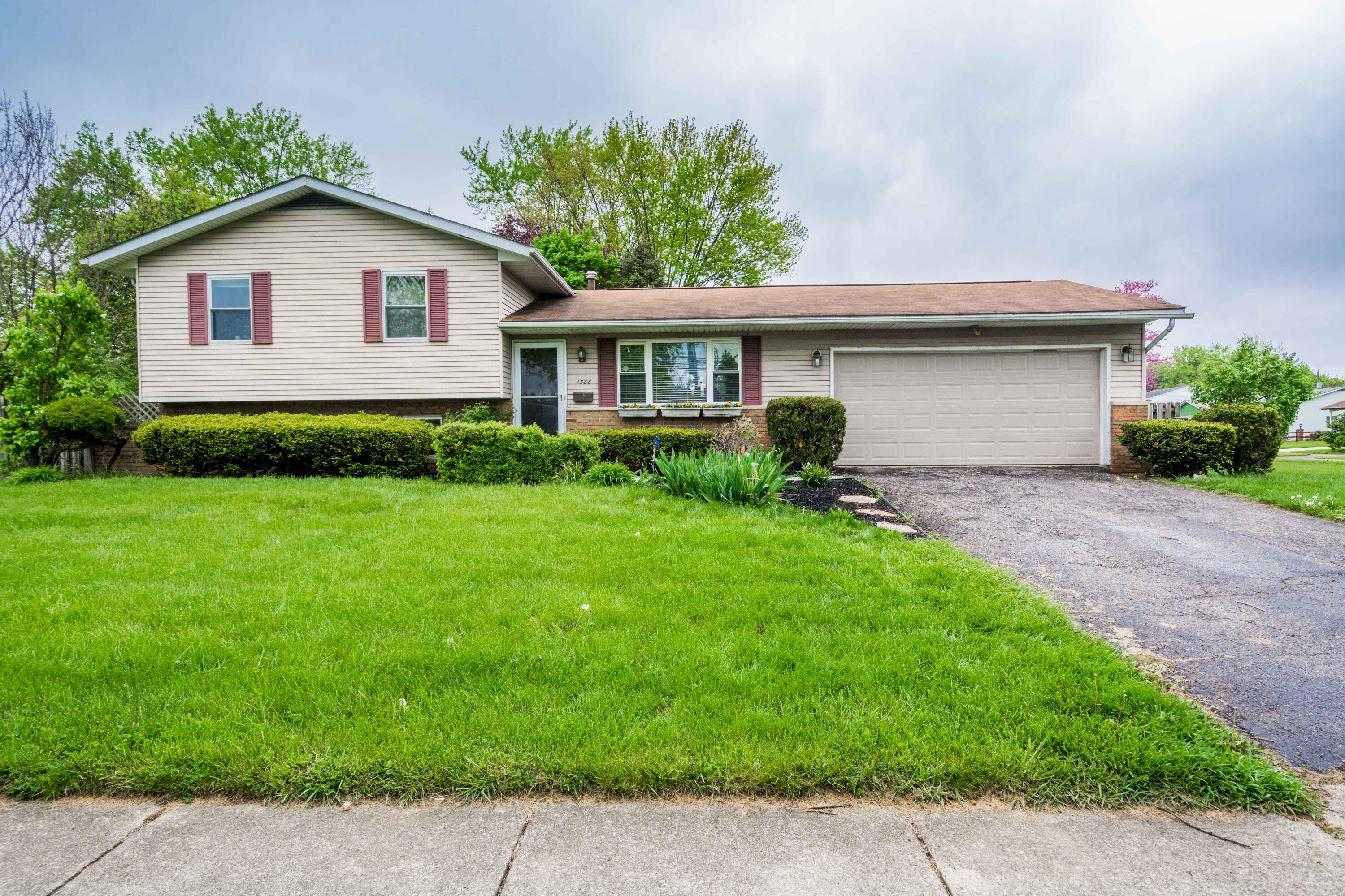 1588 Norma Road Columbus, OH 43229 - Photo 1 of 26 001-Front Center