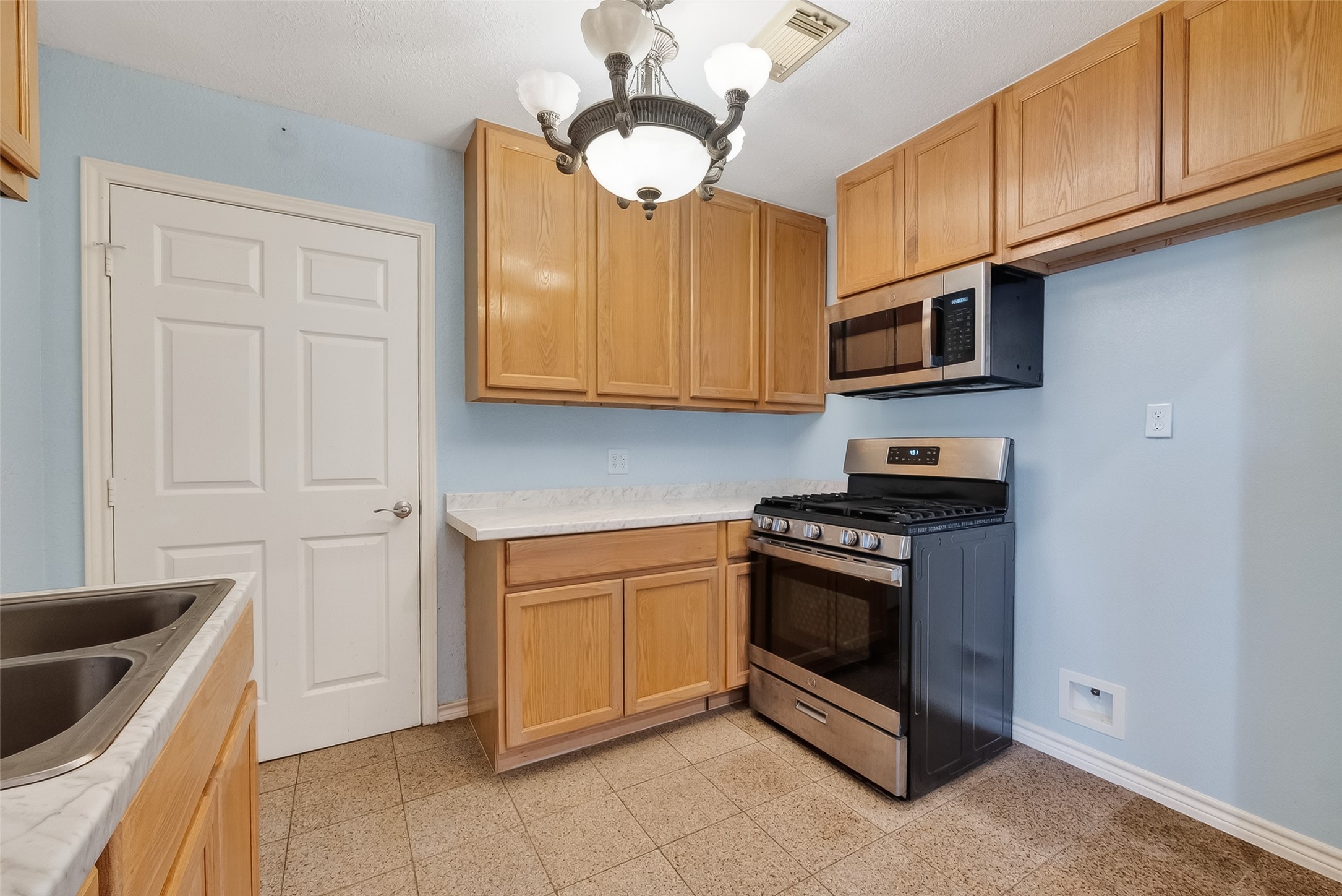 512 Bertloma Street Pasadena, TX 77502 - Photo 20 of 48 2nd living quarters-dinning/kitchen