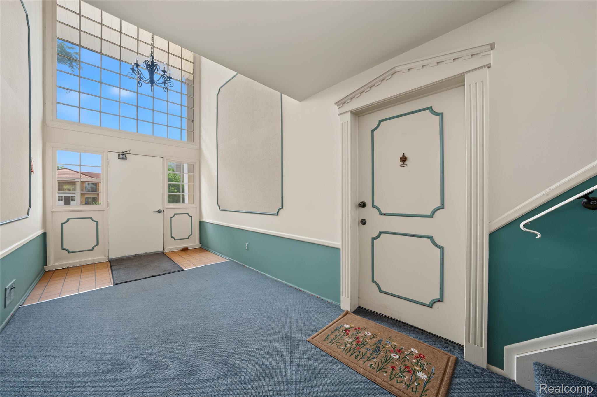 29289 Hayes Road, Unit F10 Warren, MI 48088 - Photo 10 of 40 10_Foyer-2.jpeg