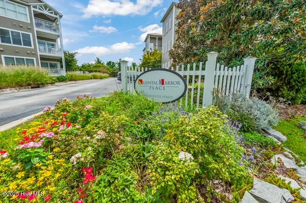 $349,500 | 300 Midyette Street, Unit B8, Oriental, NC 28571