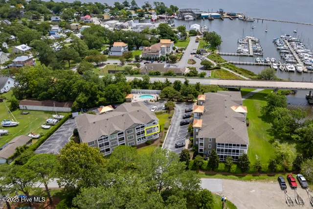 $359,500 | 300 Midyette Street, Unit B8, Oriental, NC 28571