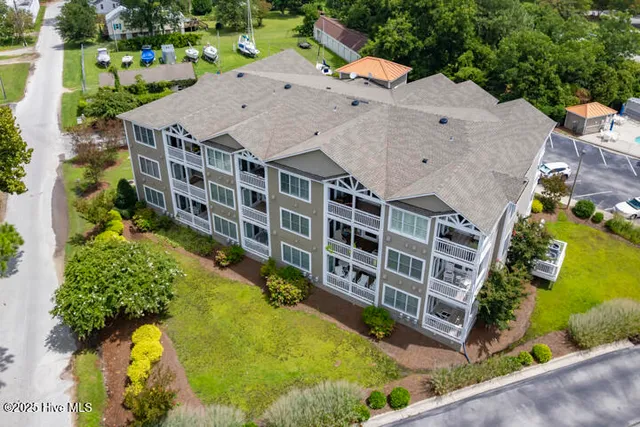 $359,500 | 300 Midyette Street, Unit B8, Oriental, NC 28571